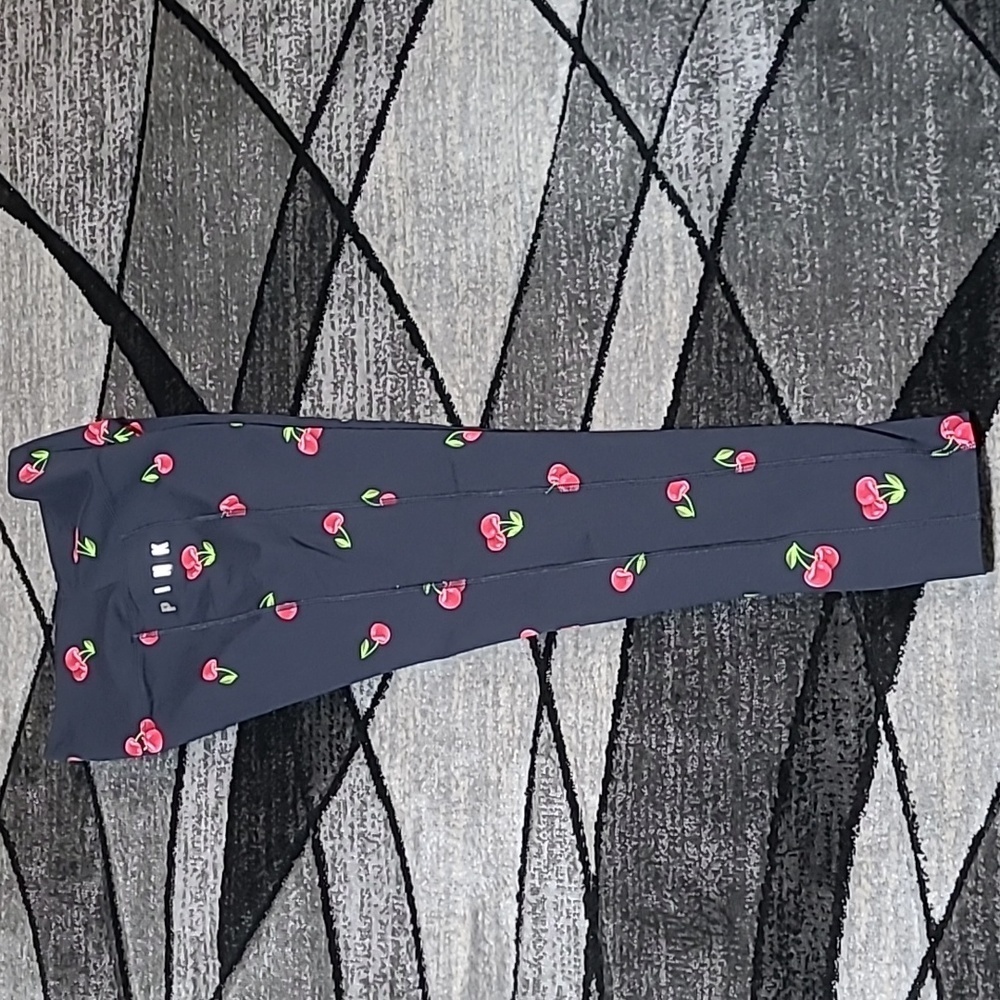 VS PINK 2019 ULTIMATE CHERRY 🍒 PRINT ANKLE LEGGINGS
